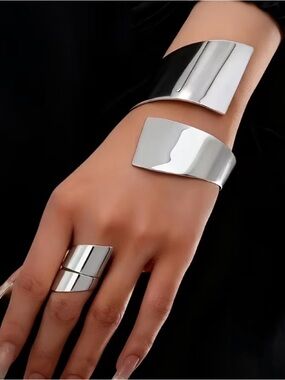 Polished Silver Open Cuff Bracelet - Elegant Modern Style
